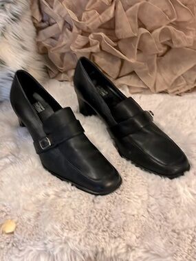 Mootsies Tootsies Women’s Black Leather Slip On Heeled Loafers 7.5